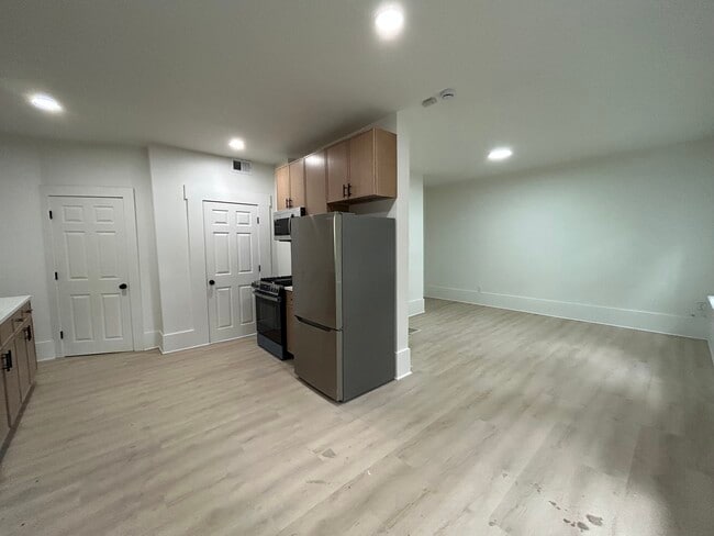Foto del edificio - 2301 N Leavitt St