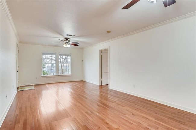 Foto del edificio - 903 Chote Ave