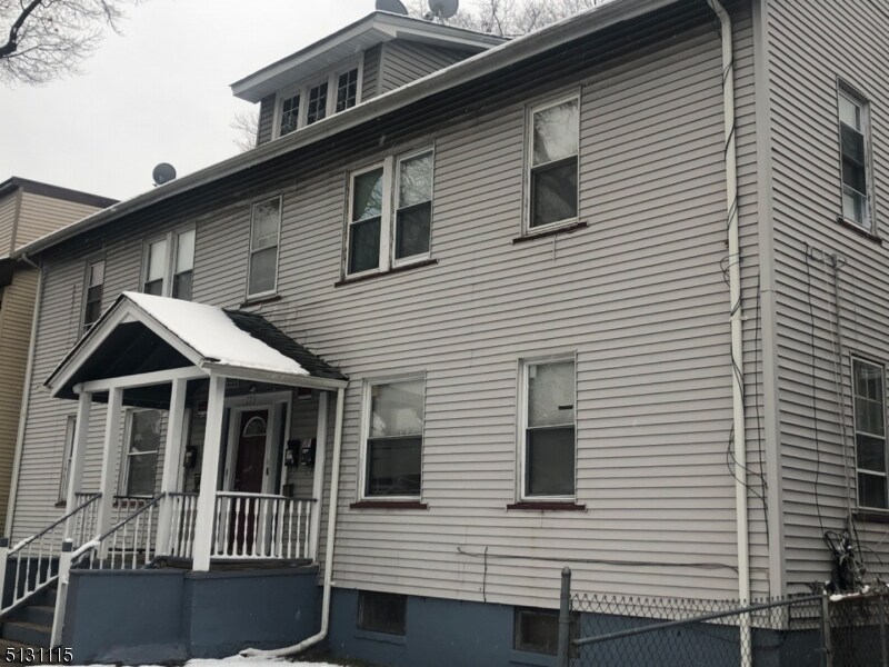 Primary Photo - 273 S Clinton St