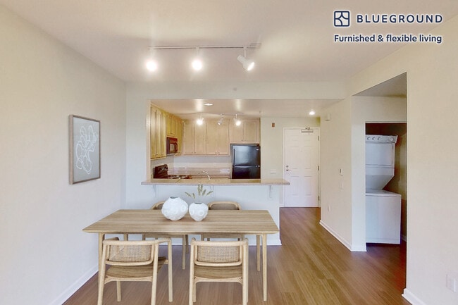 Building Photo - 1099 Admiral Ct