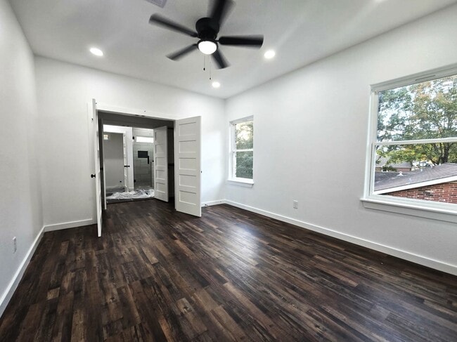 Building Photo - 14811 Wallach Dr