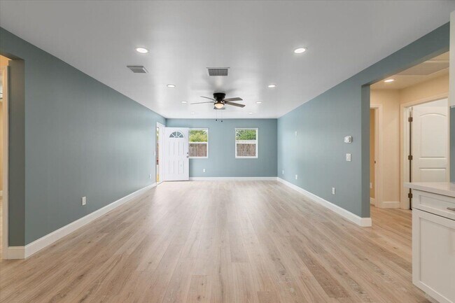 Foto del edificio - 13029 Herrick Ave