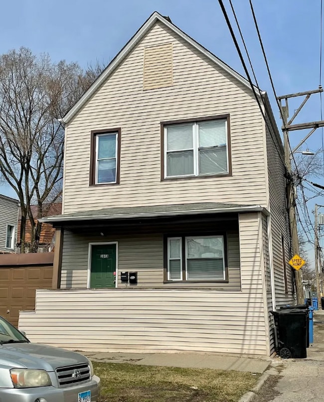 Photo - 3848 W Roscoe St Apartment