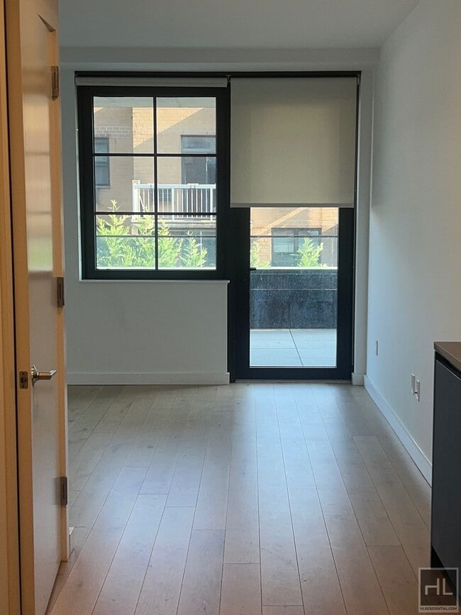 Foto del edificio - NORTHERN BOULEVARD