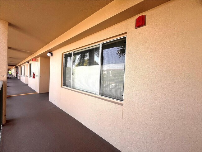 Foto del edificio - 12550 SW 15th St