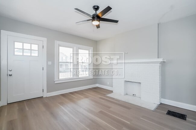 Building Photo - Welcome to this charming 3-bedroom, 1-bathroom house located in the heart of Columbus, OH!