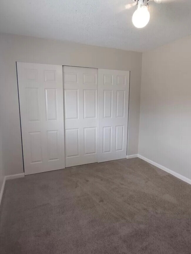 Foto del edificio - 6806 Canary Meadow Dr