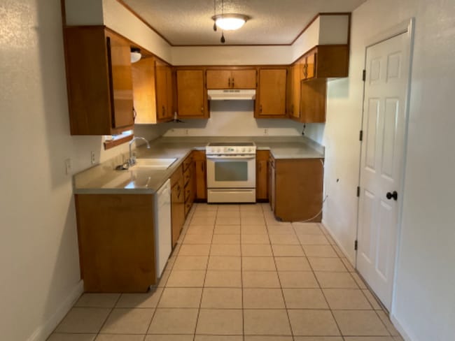Building Photo - 5221 Kingston Dr