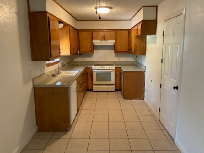 Foto del edificio - 5221 Kingston Dr