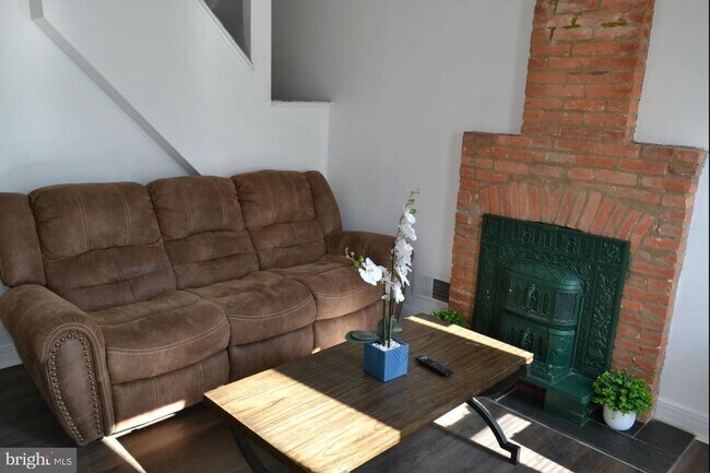 Foto del edificio - 1226 W Cross St