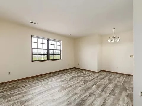 Building Photo - 573 Irving Wick Dr E