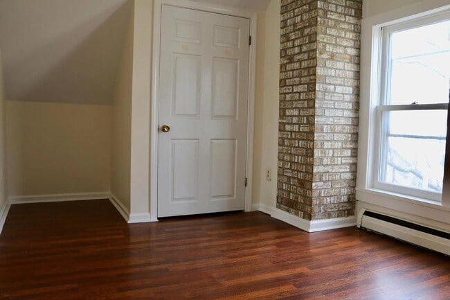 Building Photo - 200 Pearl St