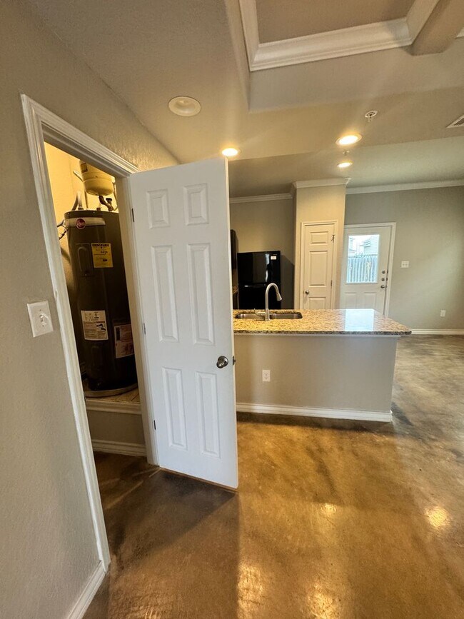 Building Photo - Coming Soon - Elegant 3BR 2.5 Bath Townhom...