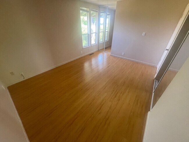Building Photo - $2450 / BEAUTIFULLY REMODELED 2 BEDROOM CO...