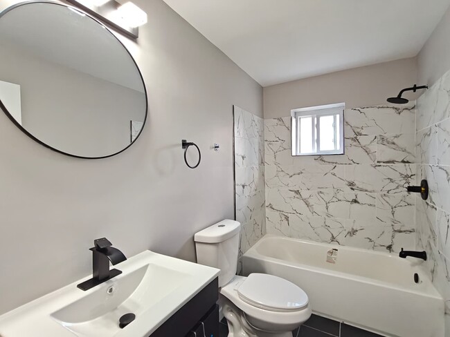 Building Photo - 308 Main St