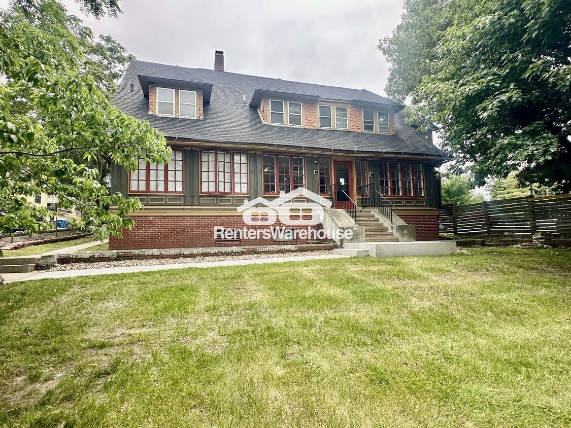 Primary Photo - 2500 Grand Ave