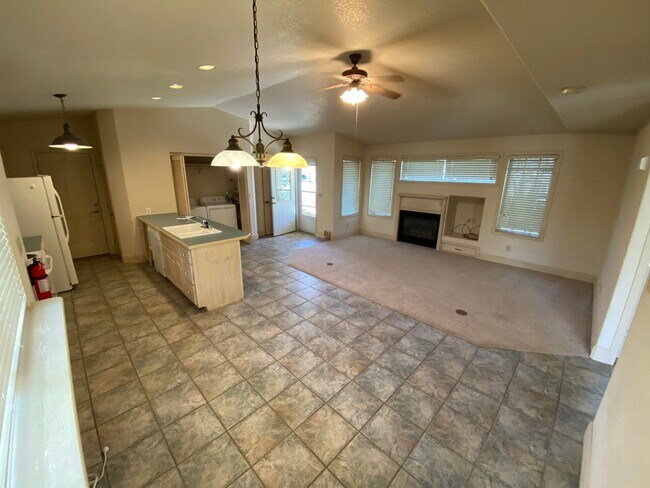 Foto del edificio - 55+ Quiet Independent Living at Sunshine Gardens
