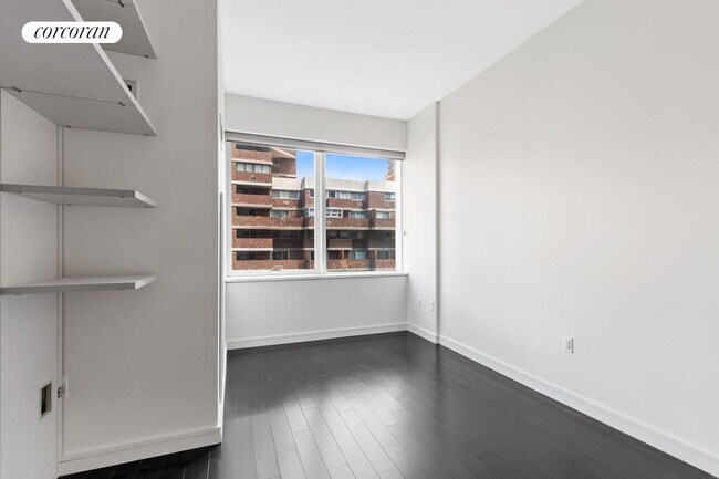 Foto del edificio - 300 E 23rd St