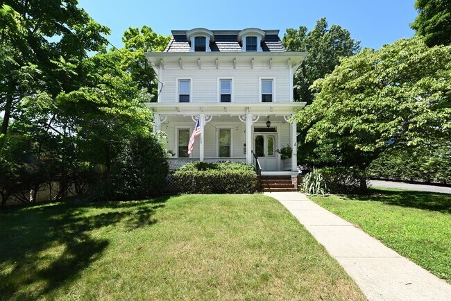 Building Photo - 290 Harrington Ave