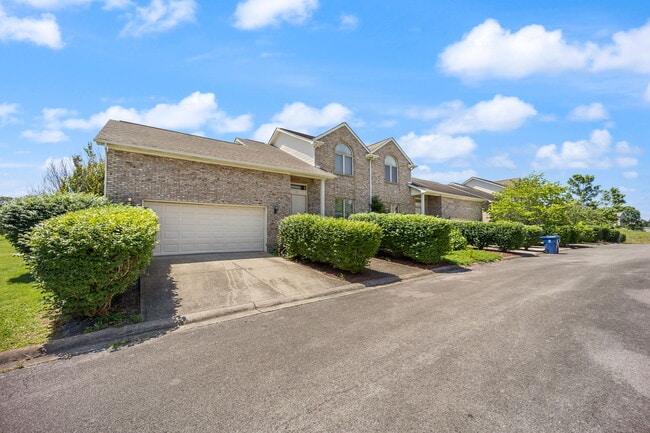 Building Photo - 27 Jahan Dr