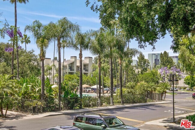 Foto del edificio - 5535 Canoga Ave