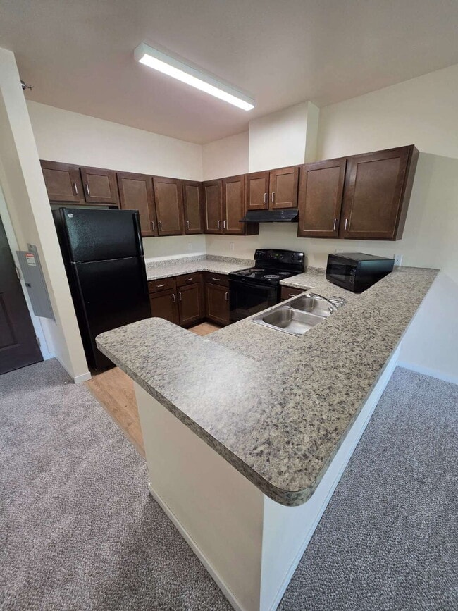 Building Photo - 2 Bedroom | 1 Bathroom 2nd Floor Apartment Available RIGHT NOW!