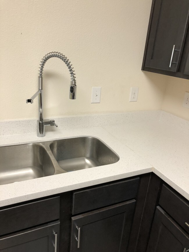 Foto del edificio - 4959 Key Lime Dr