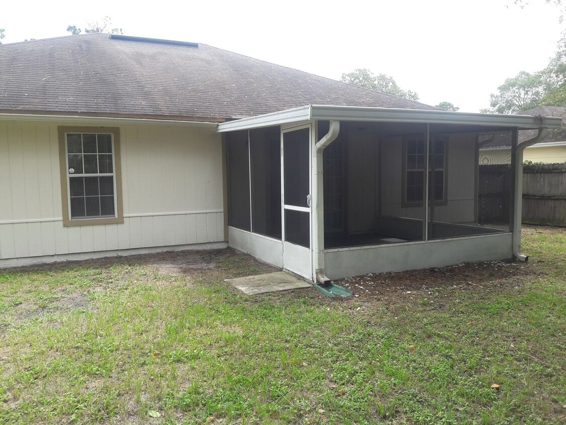 Building Photo - 3 Bed 1 Bath Home