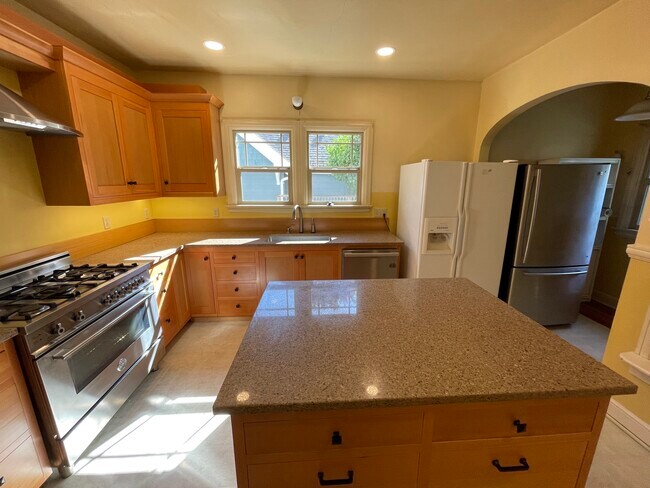 Foto del edificio - 850 W 11th Ave