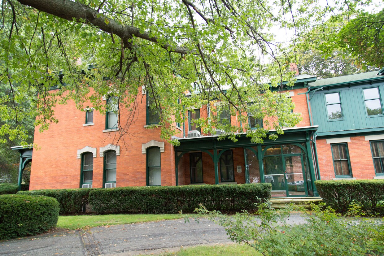 37841 Euclid Ave Unit 3rd Floor, Willoughby, OH 44094 Apartments in