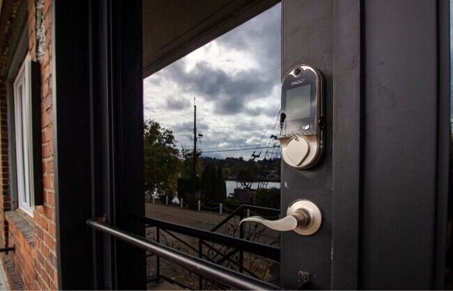 Foto del edificio - 14 River Rd