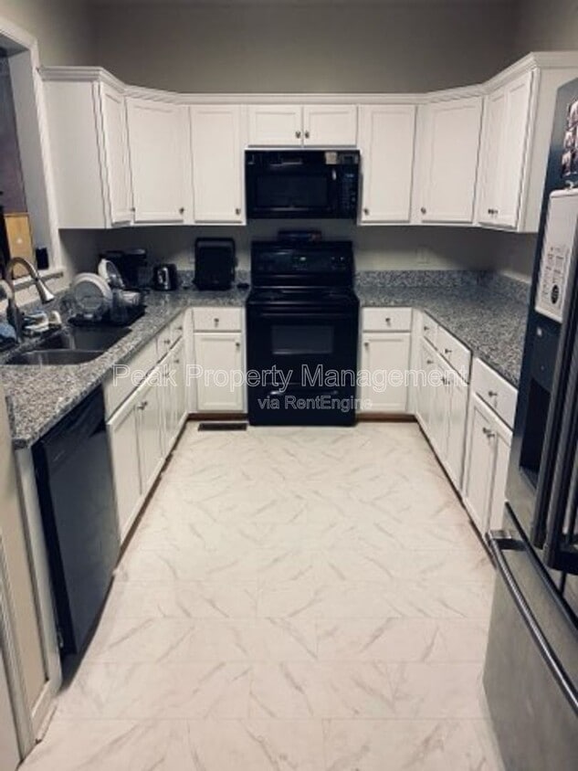 Building Photo - 117 E 13th St