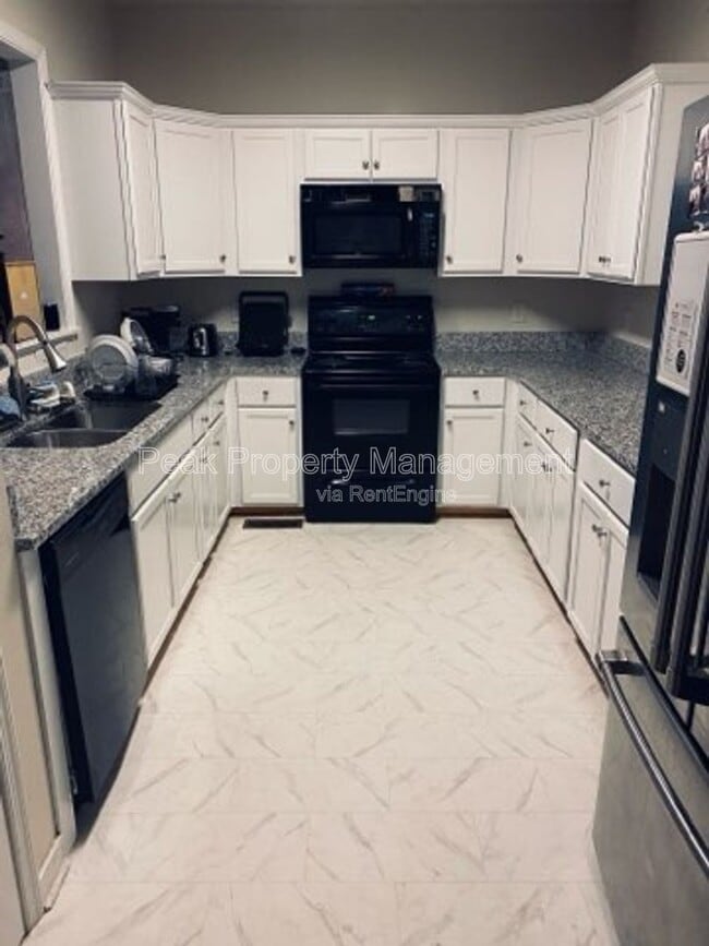 Photo - 117 E 13th St House