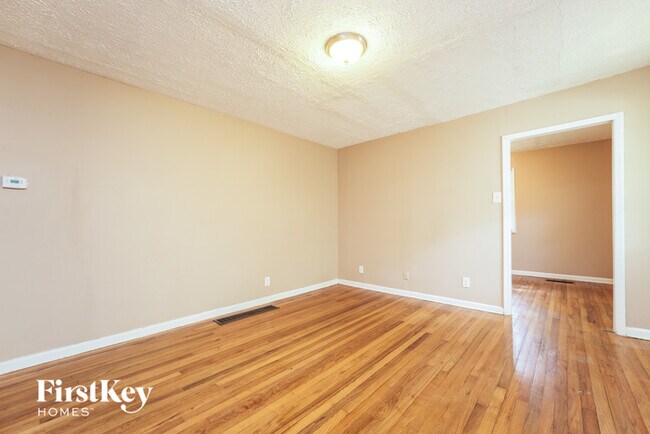Building Photo - 2616 Oak St
