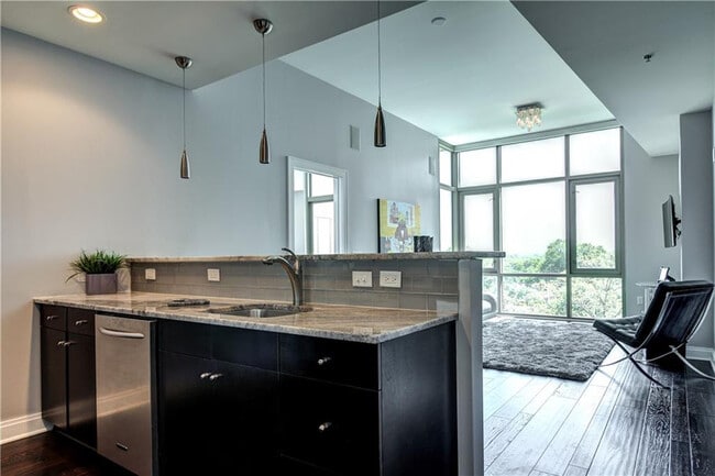 Foto del edificio - 905 Juniper St NE