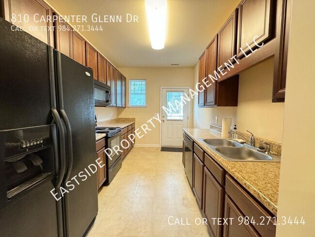 Foto del edificio - 810 Carpenter Glenn Dr