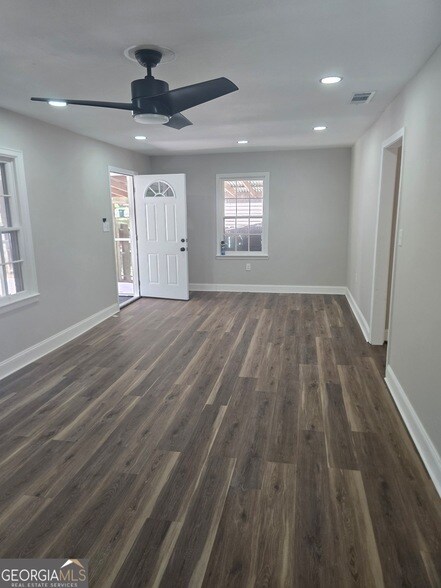 Foto del edificio - 4201 Lindsey Dr