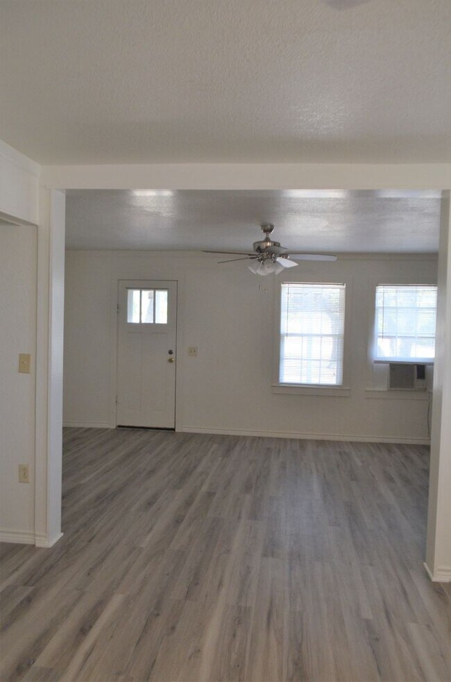 Foto del edificio - 7601 Farm to Market Rd
