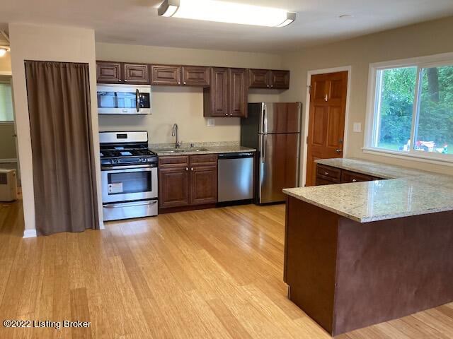 Foto del edificio - 2043 Meadow Dr