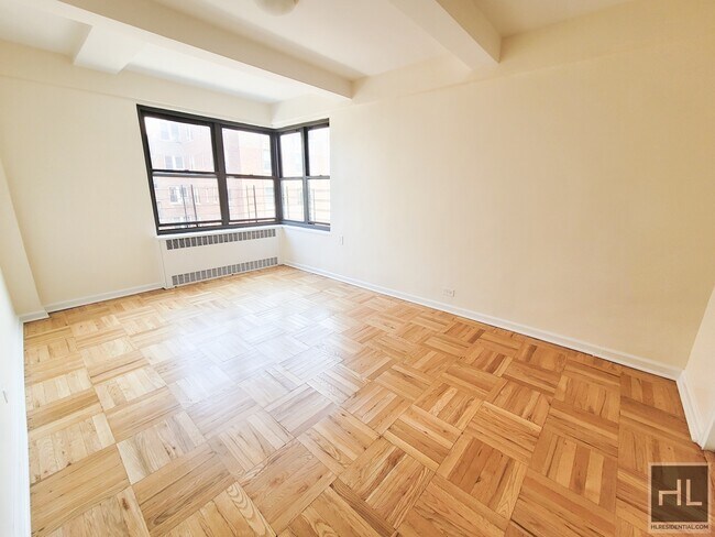 Building Photo - 2 BEDROOM FLEX ON Grand Concourse
