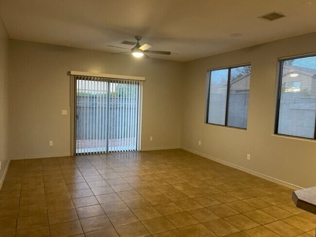 Foto del edificio - 1 Year rental only - 3-bedroom 2 bath Home...