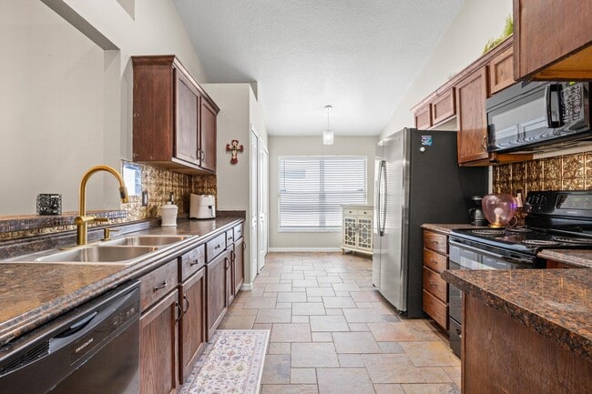 Photo - 18102 Leafwood Cir House