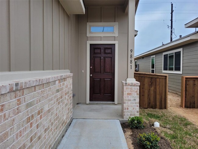 Building Photo - 9881 Grosbeak Ln