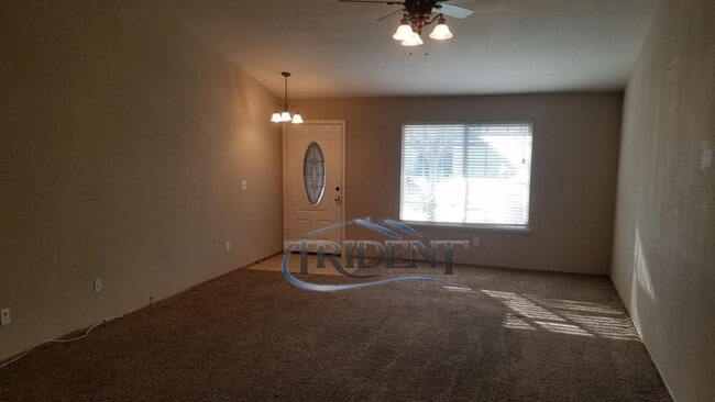 Foto del edificio - 3 bedroom, 2 bath half-plex/duplex