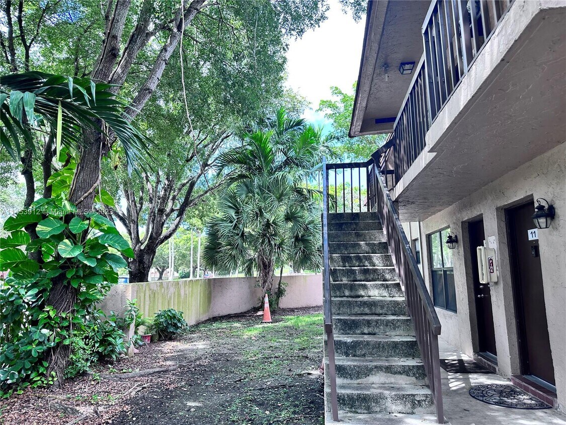 Primary Photo - 14851 SW 104th St