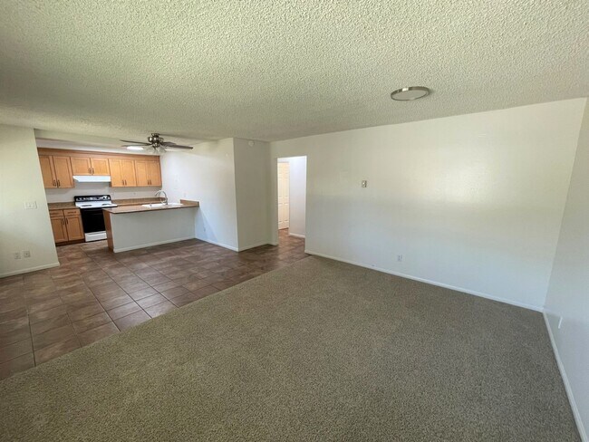 Foto del edificio - Centrally Located McKeon Condo