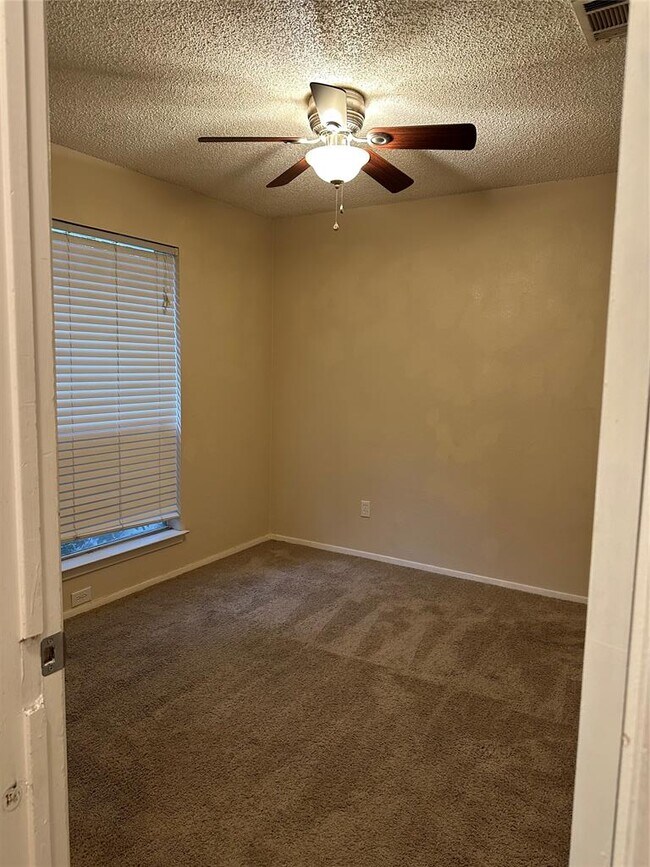 Foto del edificio - 2600 Howellwood Wy