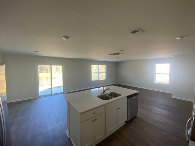 Foto del edificio - APRIL SPECIAL!!! $500 SECURITY DEPOSIT WIT...