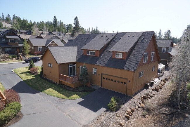 Building Photo - Beautiful Braeburn Community Townhouse, Cl...