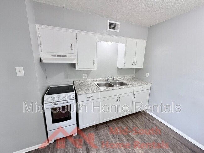 Building Photo - 3969 Southlawn Ave